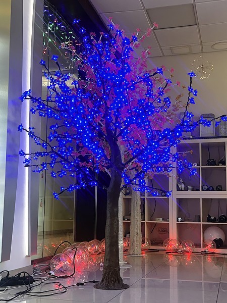 Сакура на натуральном стволе 2м 640 лепестков. Синяя Сакура на натуральном стволе 2м 640 лепестков. Синяя