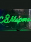 Световая надпись "С 8 Марта!"